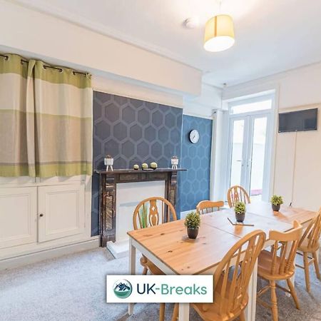 Large, Centrally Located, 5 Bedroom House 워킹턴 외부 사진